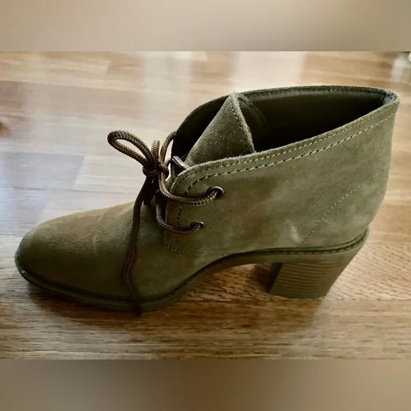 Womens Clarks booties size 8 - Picture 4 of 6